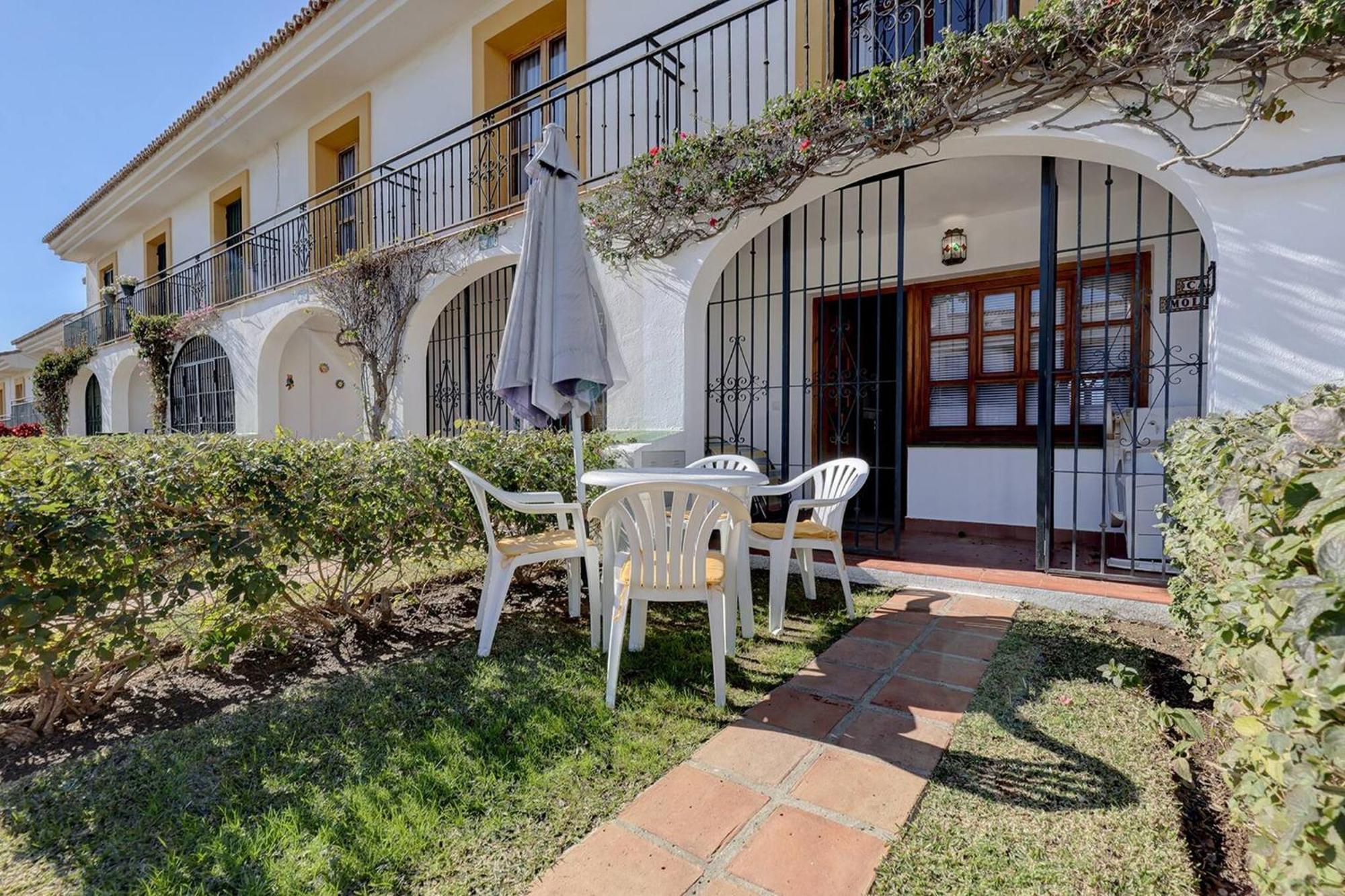 042 Classic 2 Bed Andalusian Townhouse 500M From Beach 미하스 외부 사진