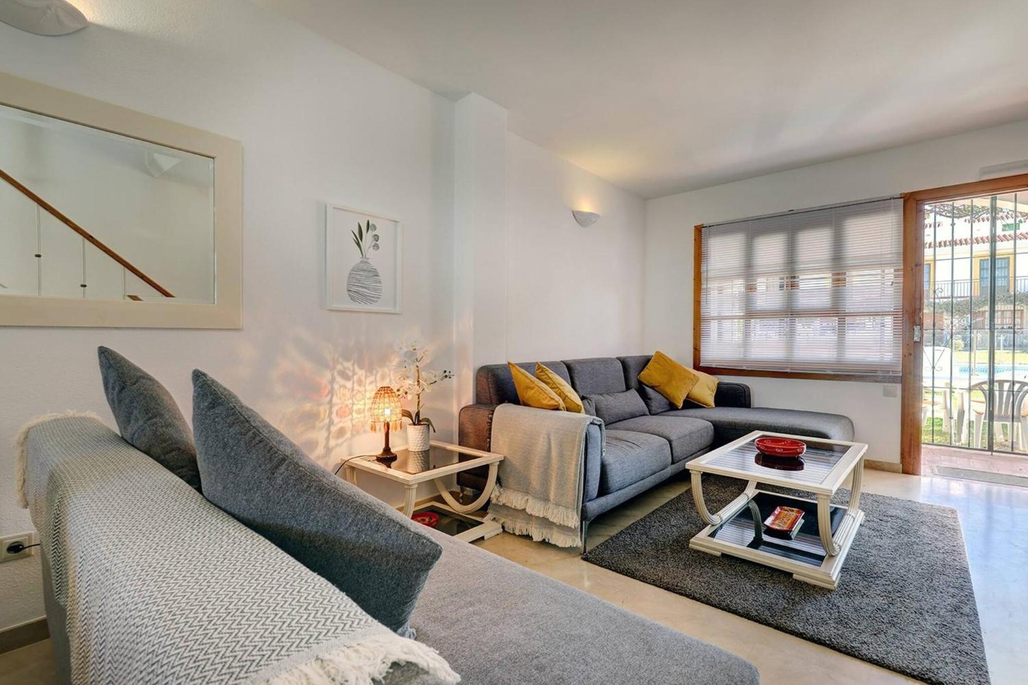 042 Classic 2 Bed Andalusian Townhouse 500M From Beach 미하스 외부 사진