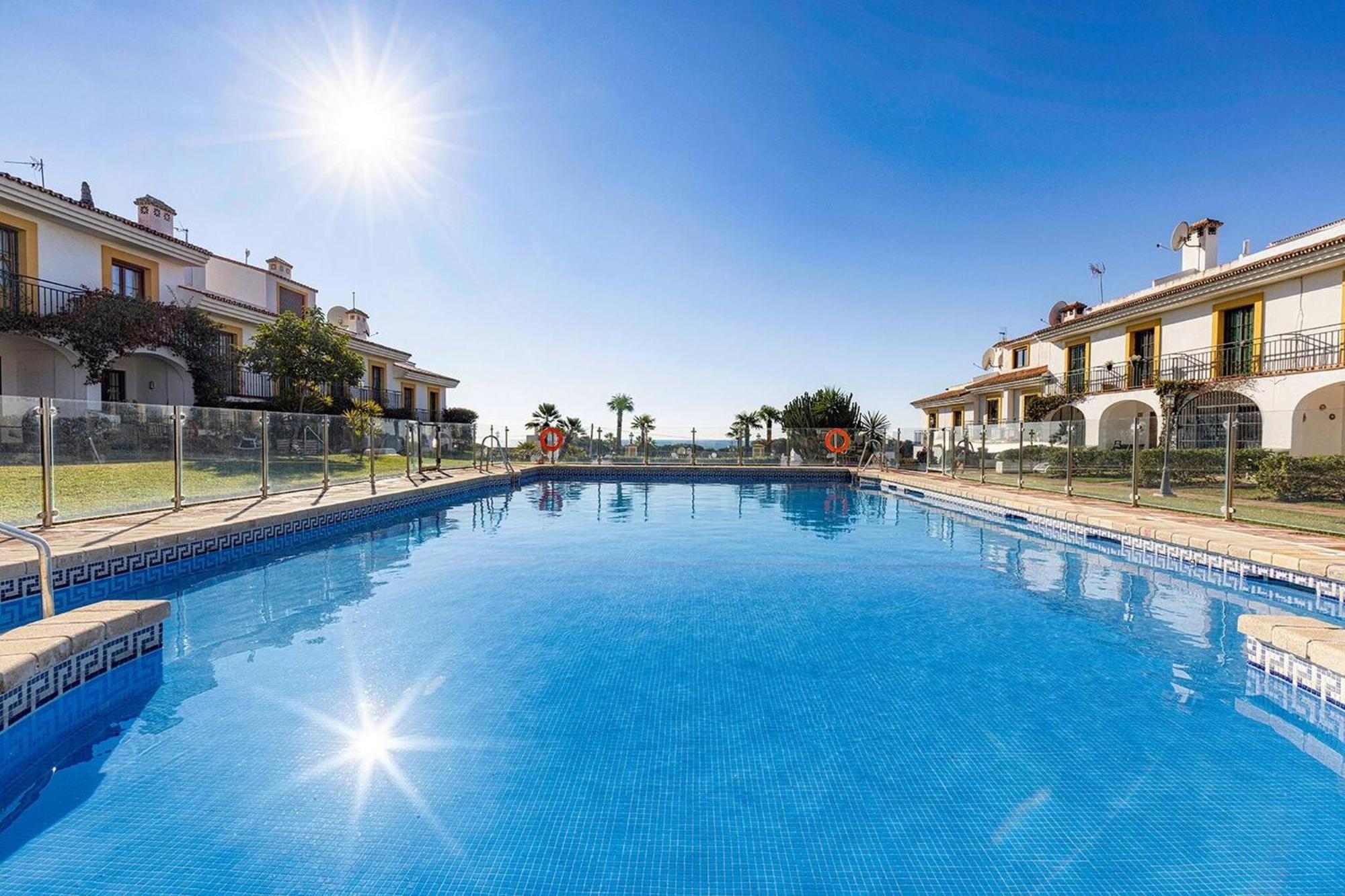 042 Classic 2 Bed Andalusian Townhouse 500M From Beach 미하스 외부 사진