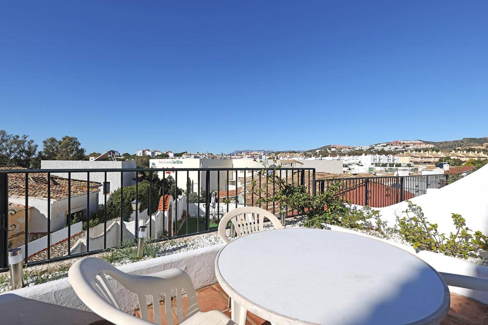 042 Classic 2 Bed Andalusian Townhouse 500M From Beach 미하스 외부 사진