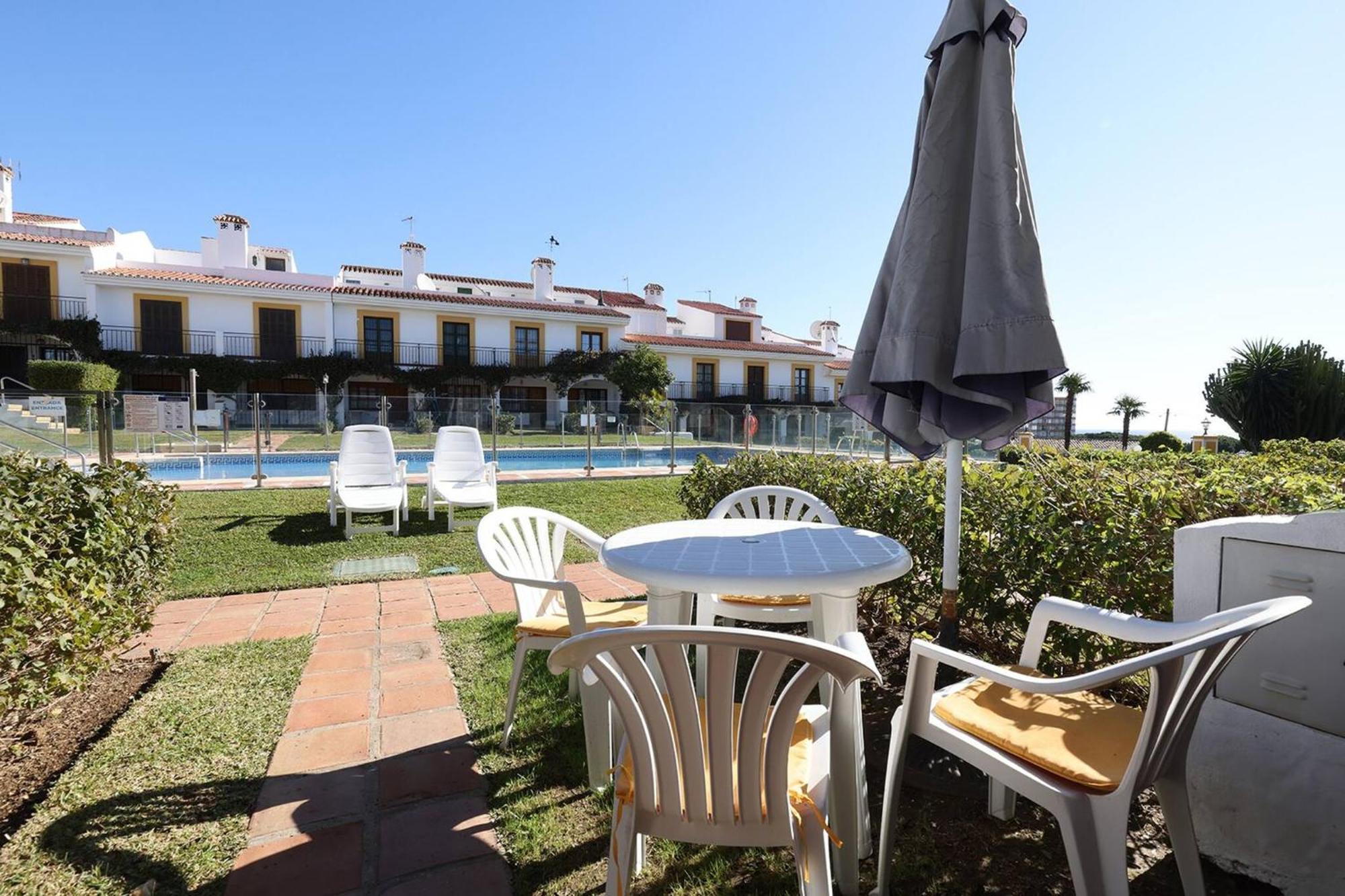 042 Classic 2 Bed Andalusian Townhouse 500M From Beach 미하스 외부 사진