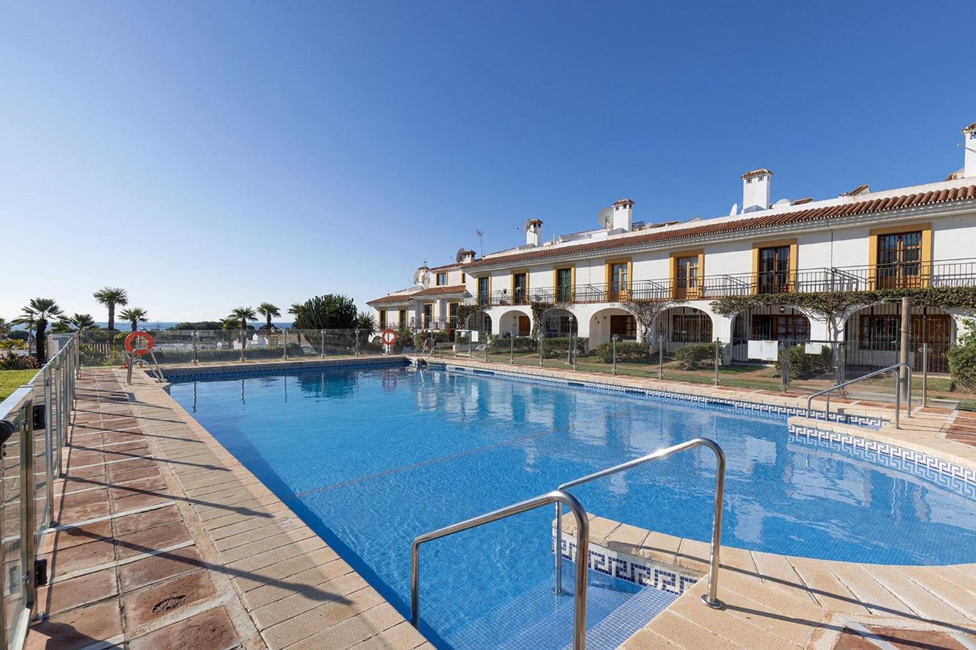 042 Classic 2 Bed Andalusian Townhouse 500M From Beach 미하스 외부 사진