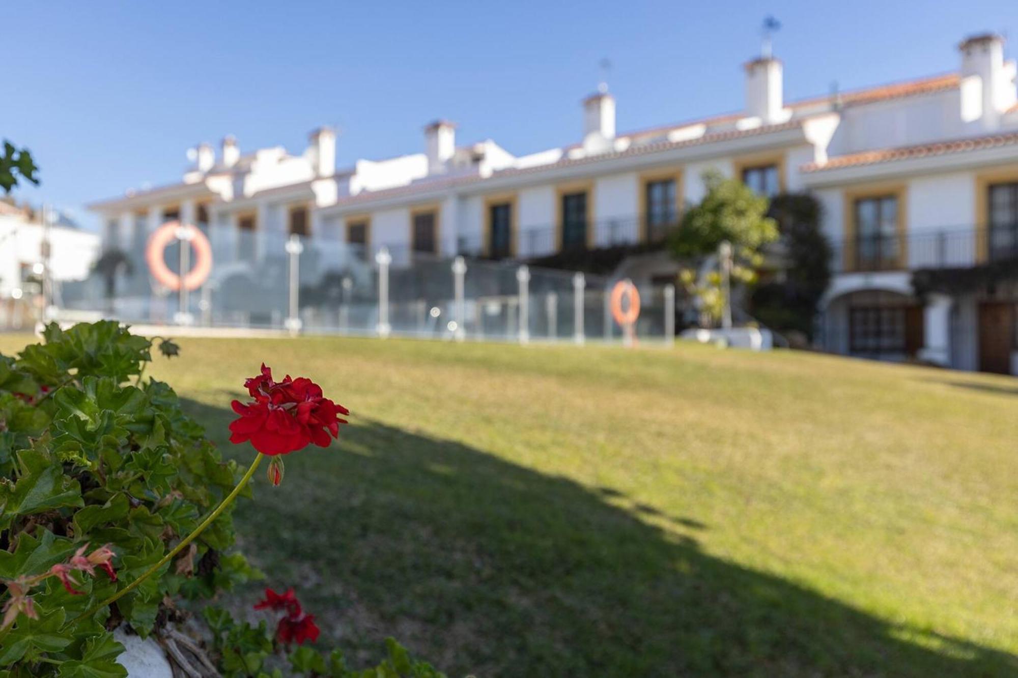 042 Classic 2 Bed Andalusian Townhouse 500M From Beach 미하스 외부 사진
