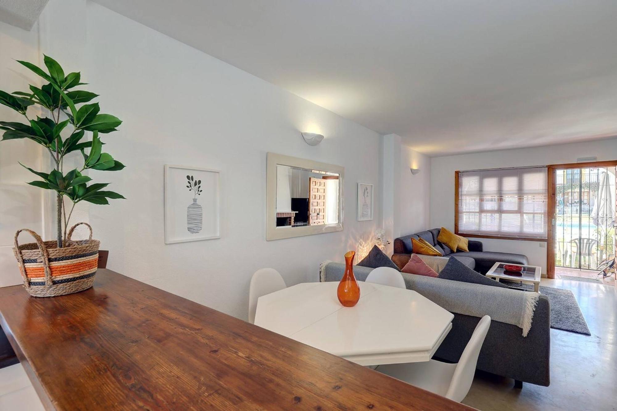 042 Classic 2 Bed Andalusian Townhouse 500M From Beach 미하스 외부 사진
