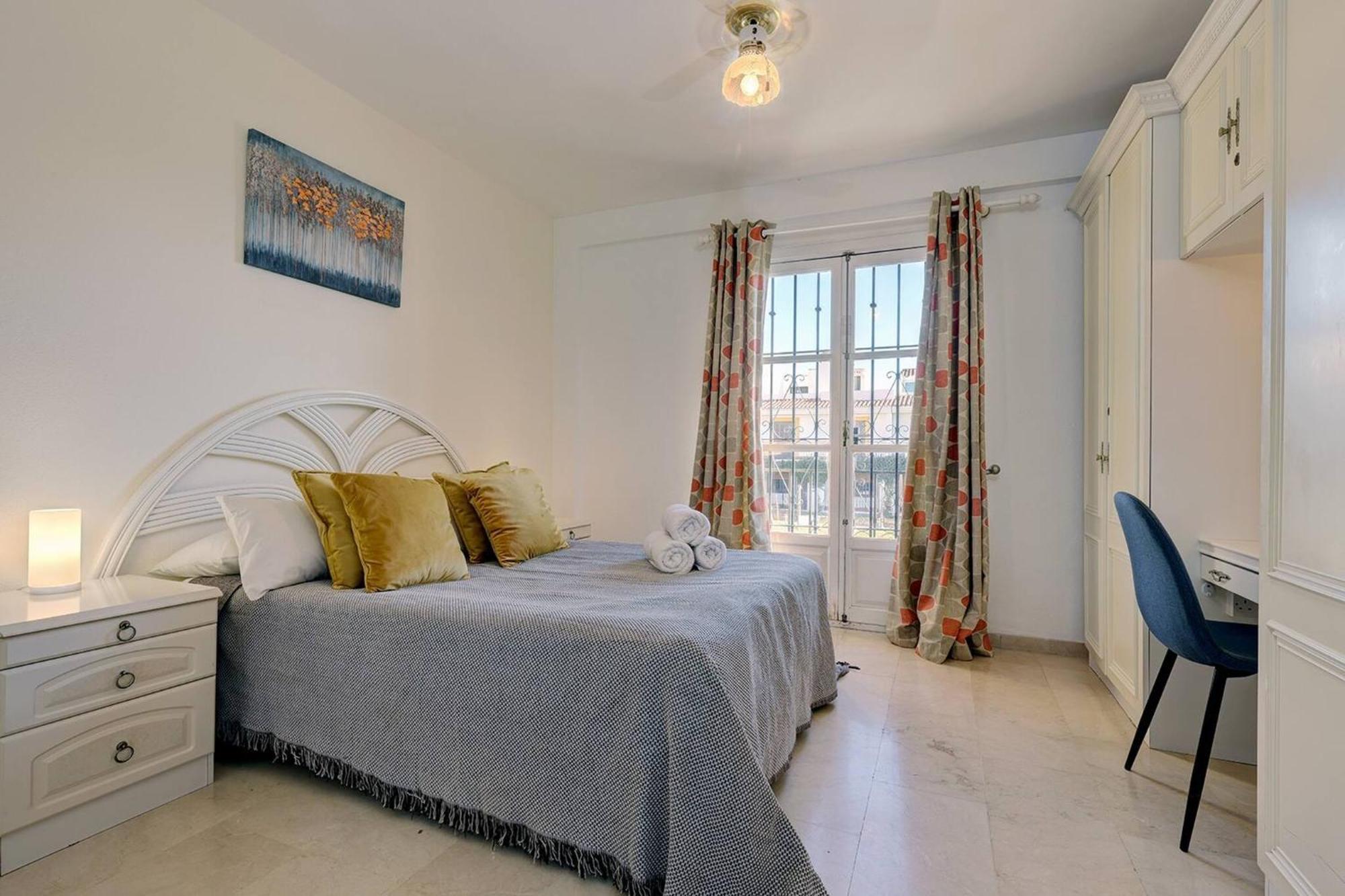 042 Classic 2 Bed Andalusian Townhouse 500M From Beach 미하스 외부 사진