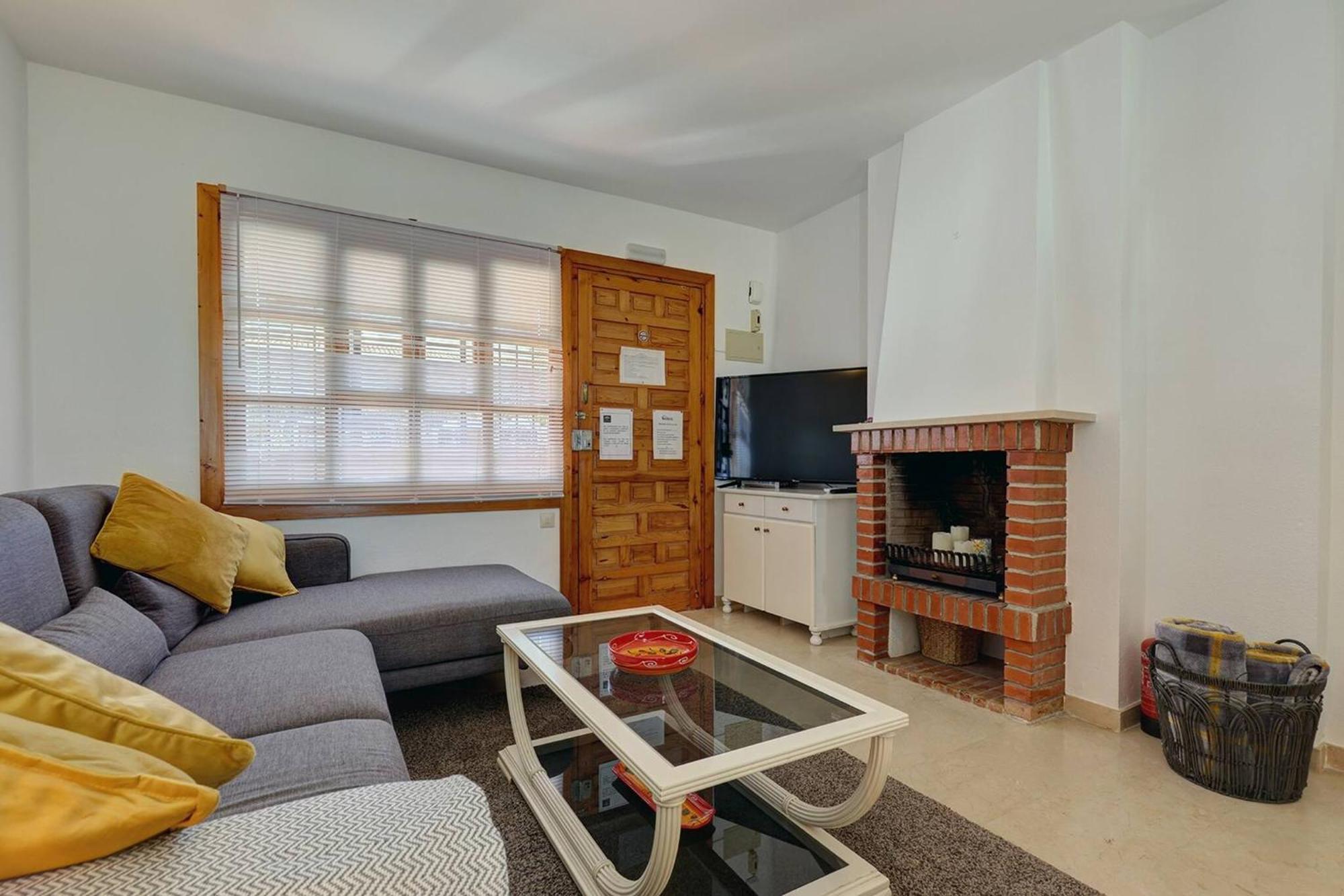 042 Classic 2 Bed Andalusian Townhouse 500M From Beach 미하스 외부 사진