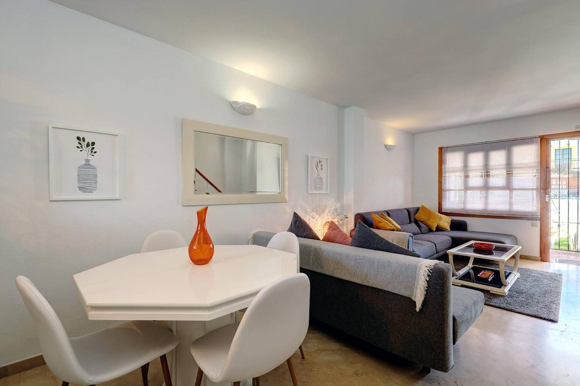 042 Classic 2 Bed Andalusian Townhouse 500M From Beach 미하스 외부 사진