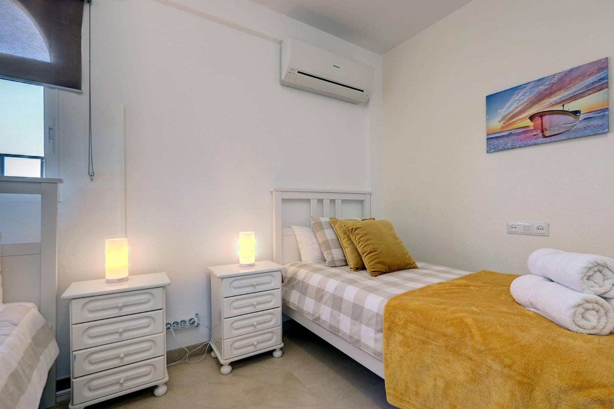 042 Classic 2 Bed Andalusian Townhouse 500M From Beach 미하스 외부 사진