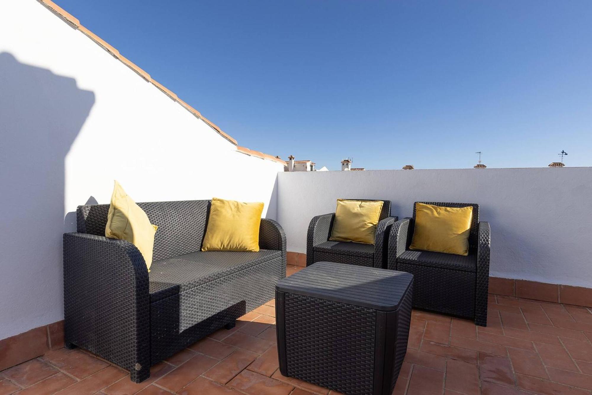 042 Classic 2 Bed Andalusian Townhouse 500M From Beach 미하스 외부 사진