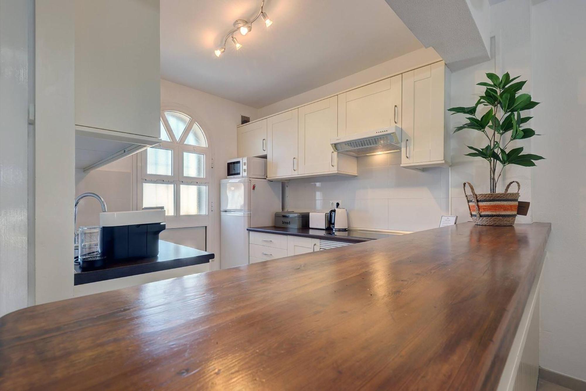 042 Classic 2 Bed Andalusian Townhouse 500M From Beach 미하스 외부 사진