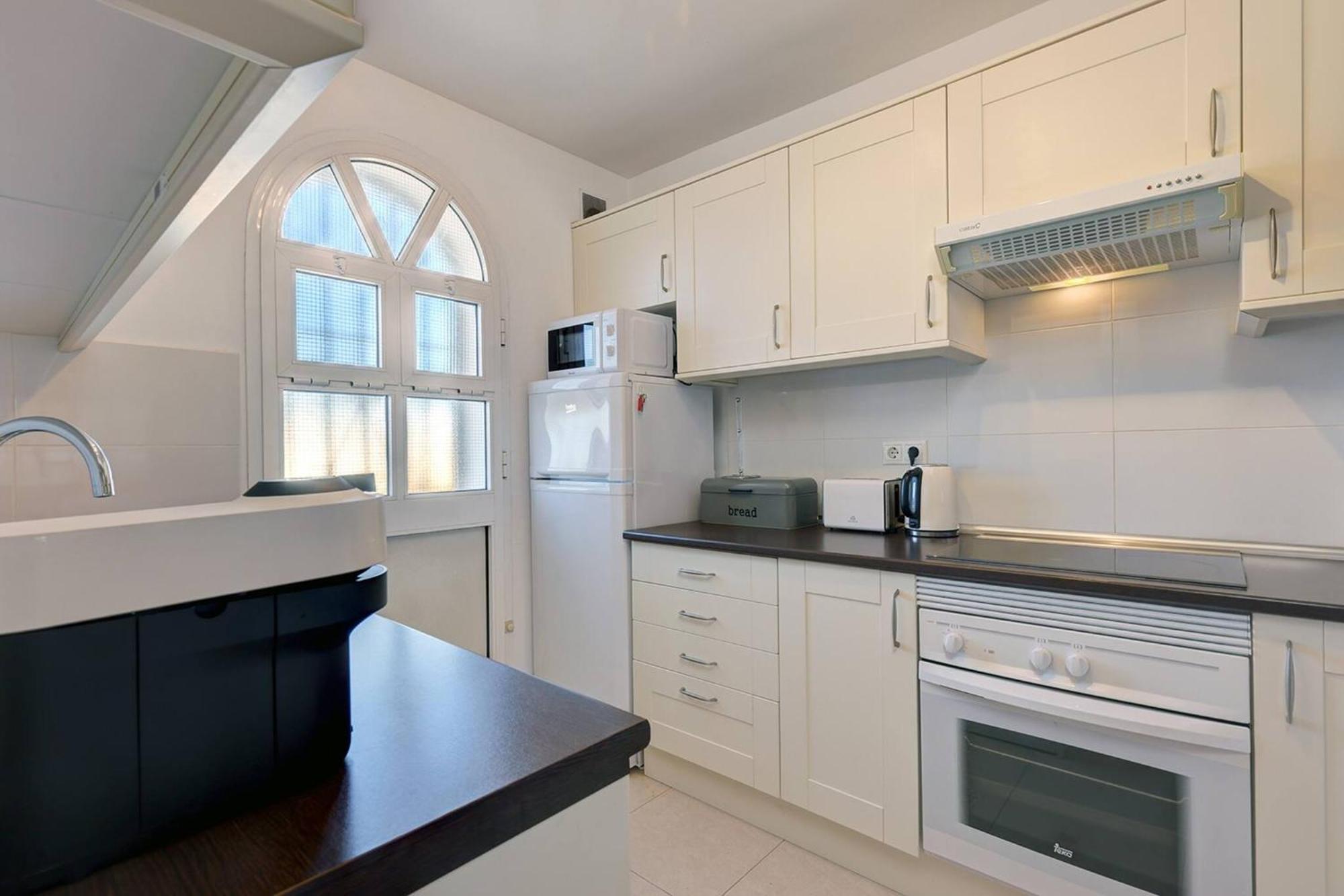 042 Classic 2 Bed Andalusian Townhouse 500M From Beach 미하스 외부 사진