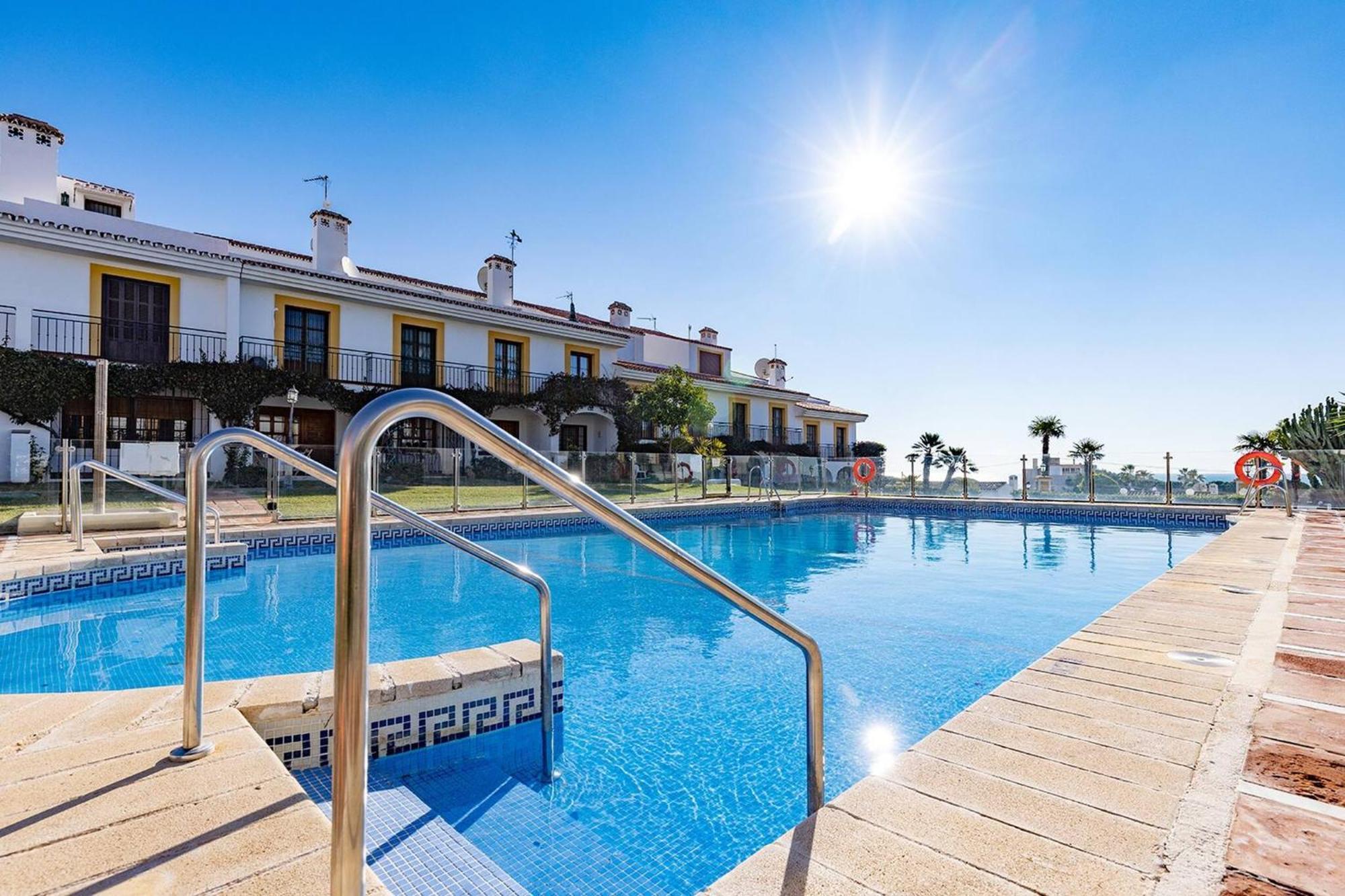 042 Classic 2 Bed Andalusian Townhouse 500M From Beach 미하스 외부 사진